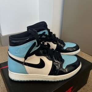 Nike Air Jordan 1 UNC